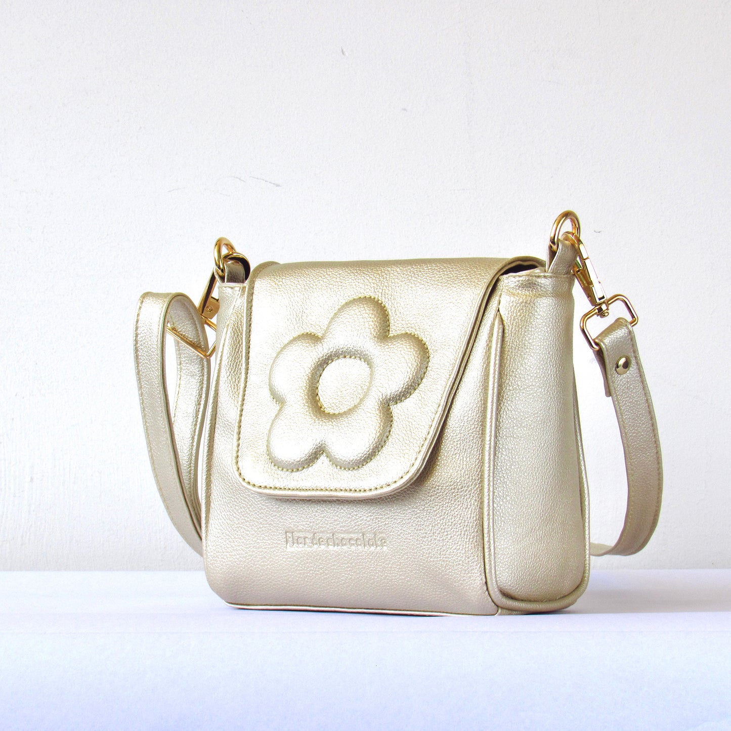 LE FLEUR BANDOLERA DORADA