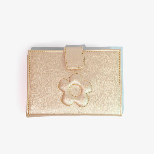 LE FLEUR PORTA PASAPORTE DORADO